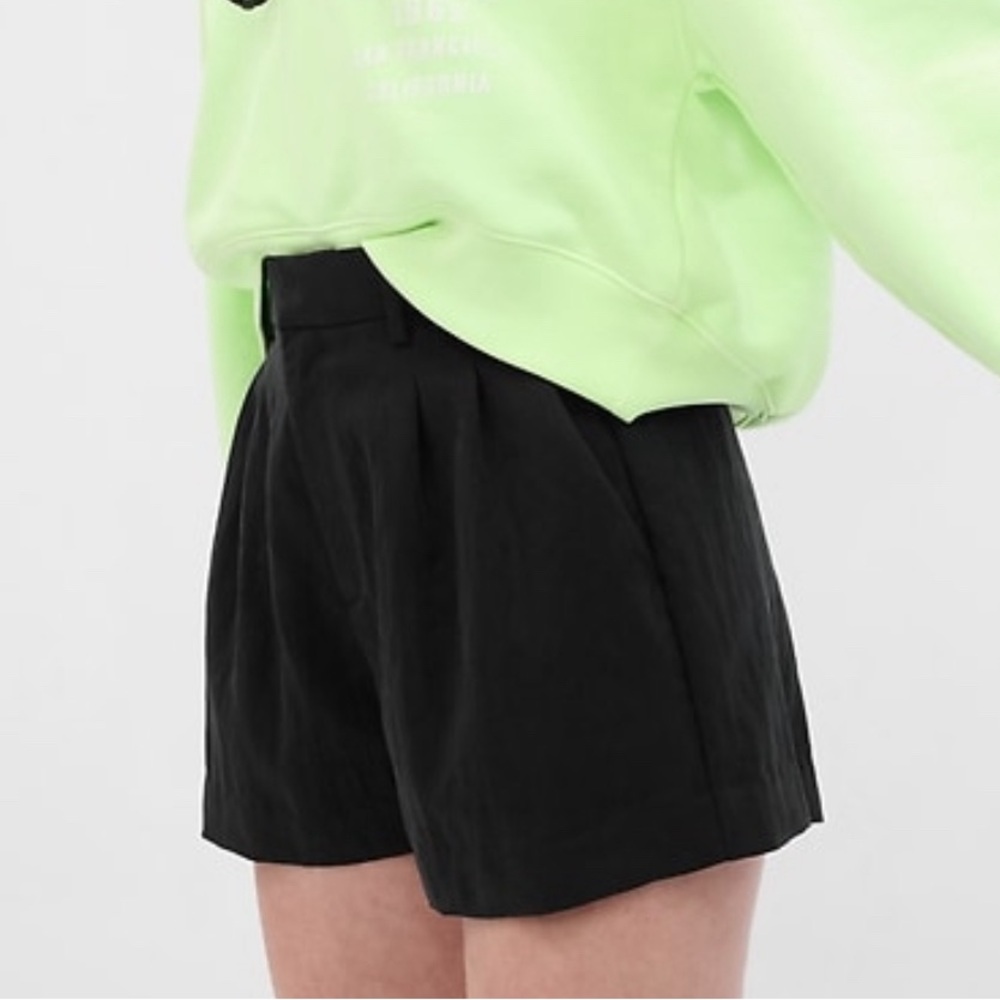 GAP Pleated Trouser Shorts Black